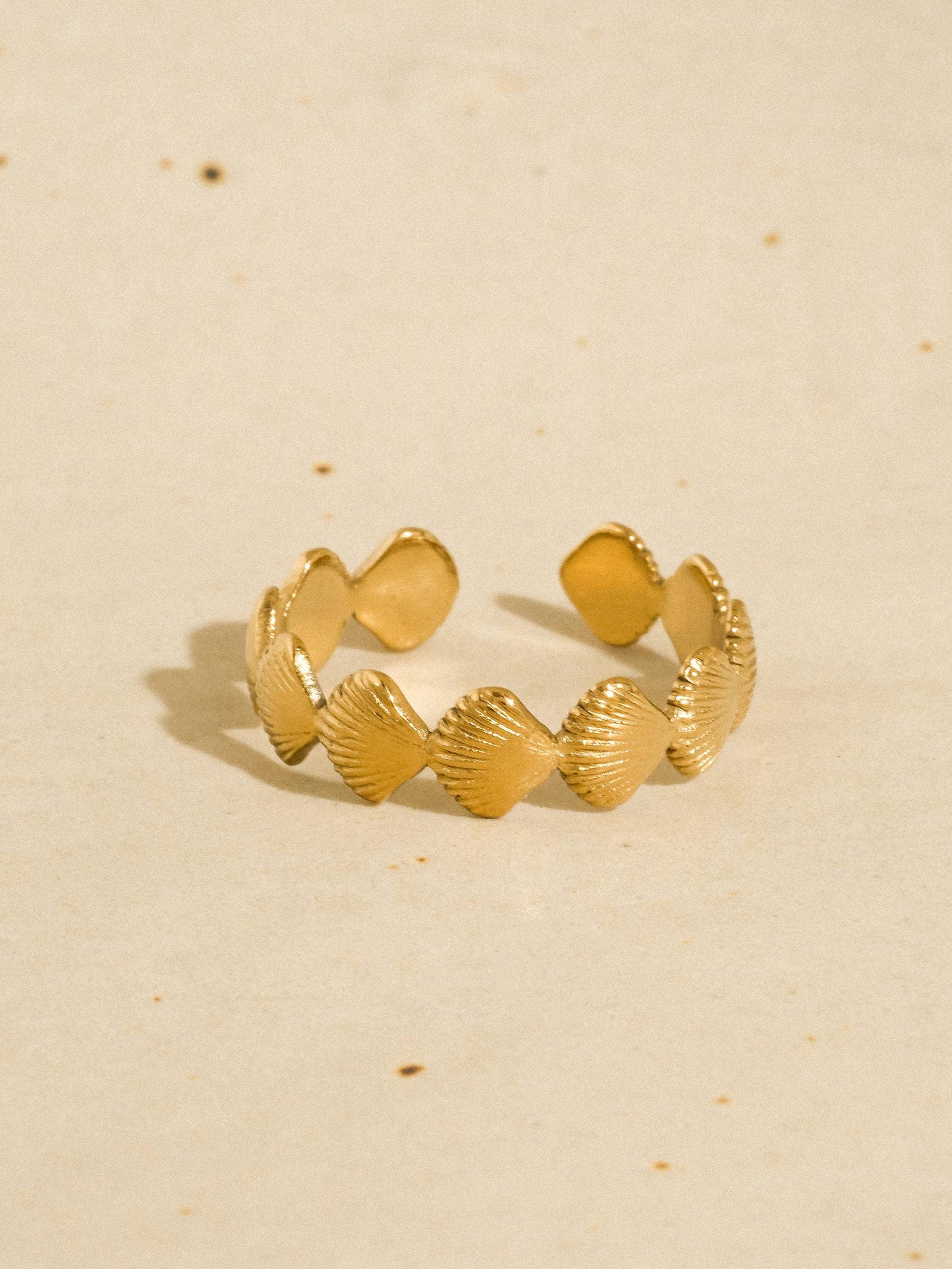 Flânerie by MAIQ - Aquelle 18K Gold Non-Tarnish Shell Band Open Ring
