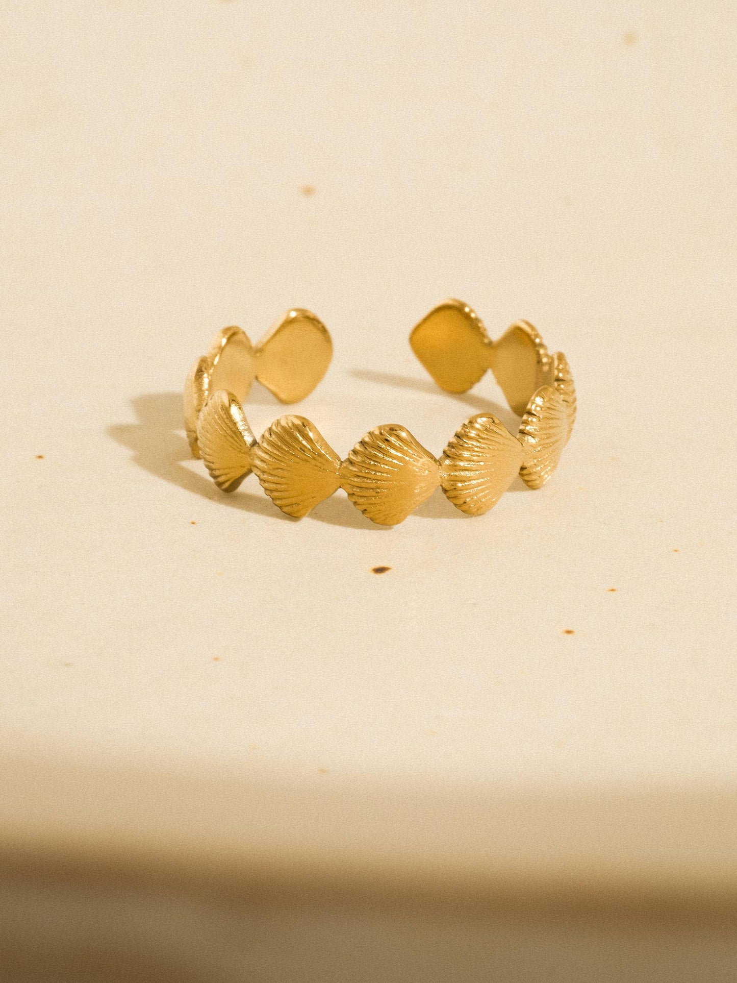 Flânerie by MAIQ - Aquelle 18K Gold Non-Tarnish Shell Band Open Ring