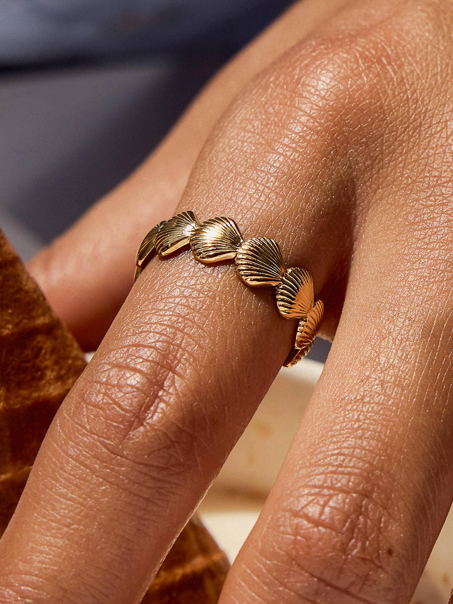 Flânerie by MAIQ - Aquelle 18K Gold Non-Tarnish Shell Band Open Ring